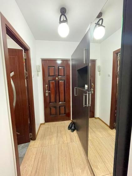 Apartament cu 2 camere semidecomandat, mobilat în Baza 3