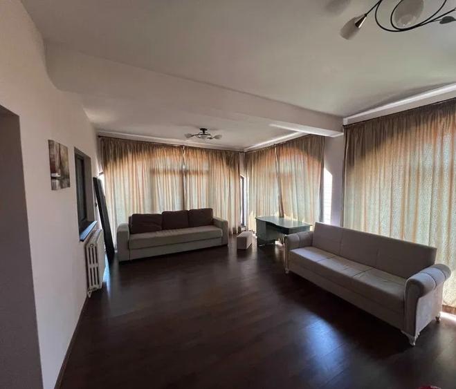 Casă cu 6 camere cu Teren 500 Mp în Lazu