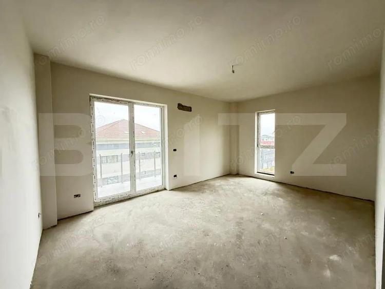 Apartament cu 3 camere semidecomandat în Soarelui