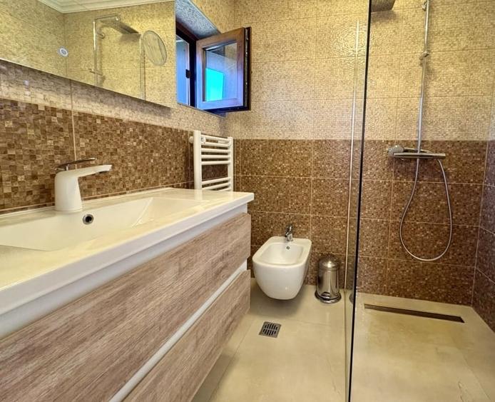 Casă individuală cu 4 camere cu Canalizare în Voluntari