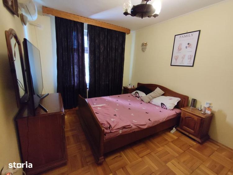 Casă cu 6 camere cu Canalizare în Chitila