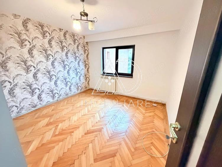 Apartament cu 3 camere decomandat în Central