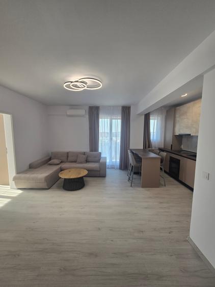 Apartament cu 3 camere semidecomandat în Central