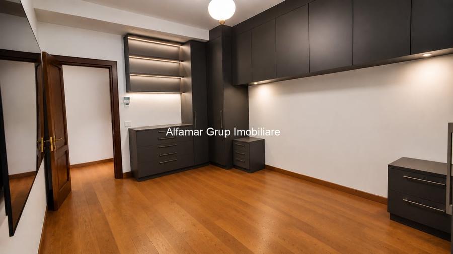 Penthouse cu 5 camere, mobilat în Armeneasca