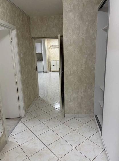 Apartament cu 3 camere decomandat, mobilat în Colentina