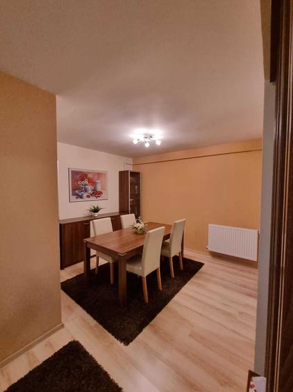 Apartament cu 3 camere decomandat în Vișan