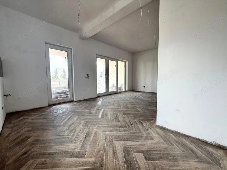 Casă cu 5 camere cu Teren 360 Mp în Urseni