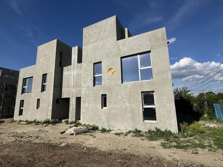 Duplex cu 4 camere cu Canalizare în Otopeni