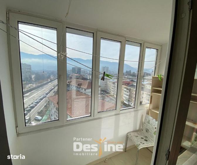 Apartament cu 4 camere semidecomandat, mobilat în Central