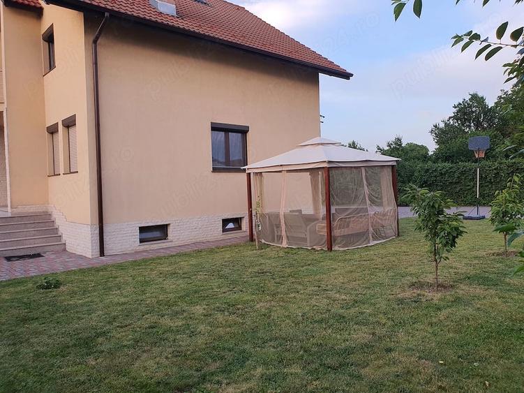 Casă cu Teren 800 Mp în Central