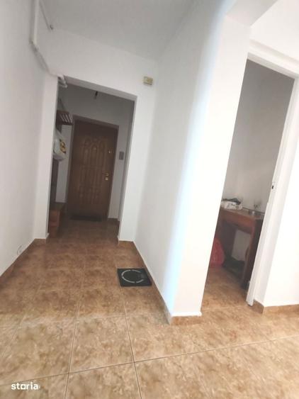 Apartament cu 3 camere decomandat în Găvana