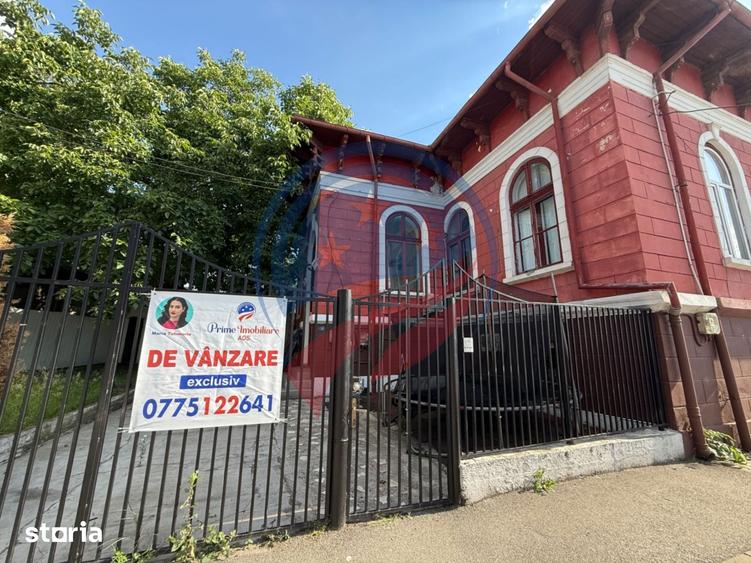 Casă cu 10 camere cu Teren 801 Mp în Ultracentral
