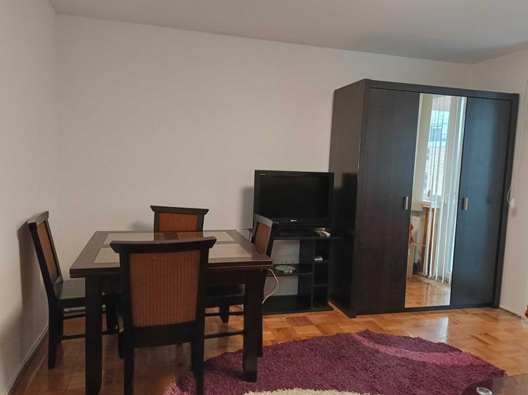 Apartament decomandat 3 camere central de inchiriat - 1