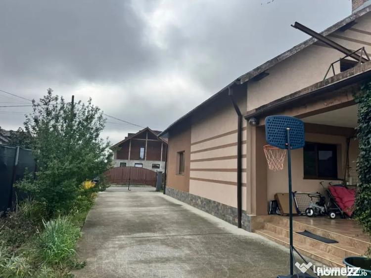 Casă cu 5 camere cu Teren 1000 Mp în Săsar