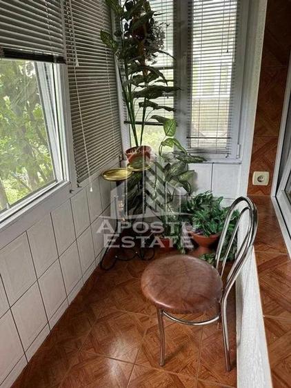 Apartament cu 3 camere decomandat în Girocului