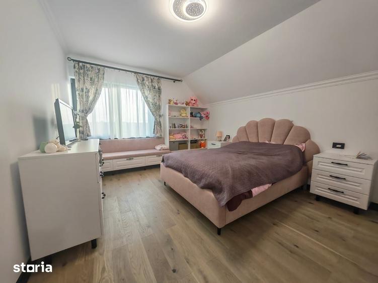 Casă cu 5 camere cu Teren 1300 Mp în Șcheia