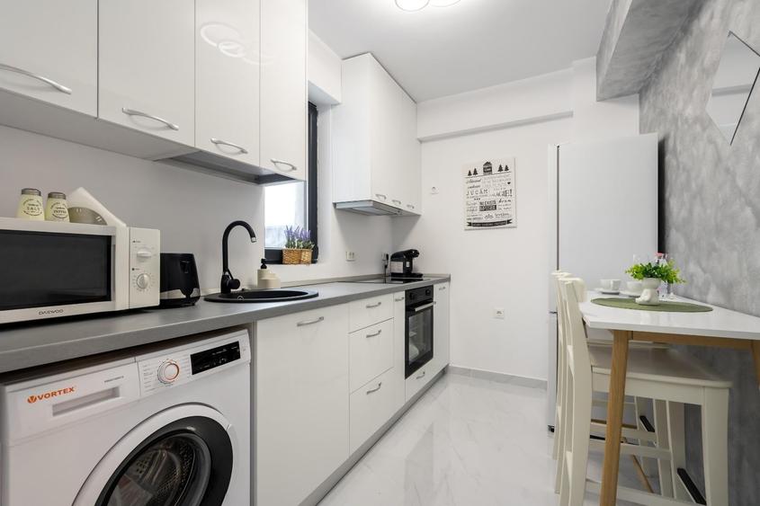 Apartament cu 2 camere decomandat, mobilat în Băneasa