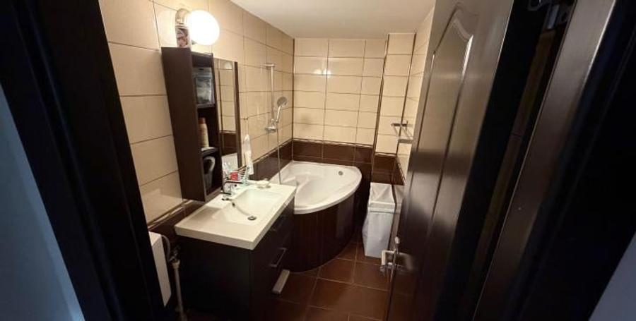 Apartament cu 3 camere decomandat, mobilat în Vitan Mall