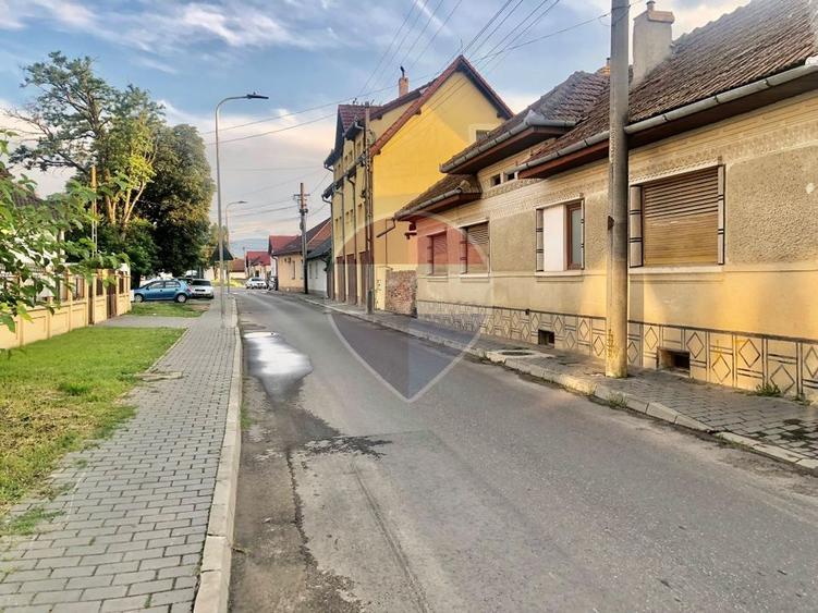 Teren Construcții intravilan de 1300 mp, în Central