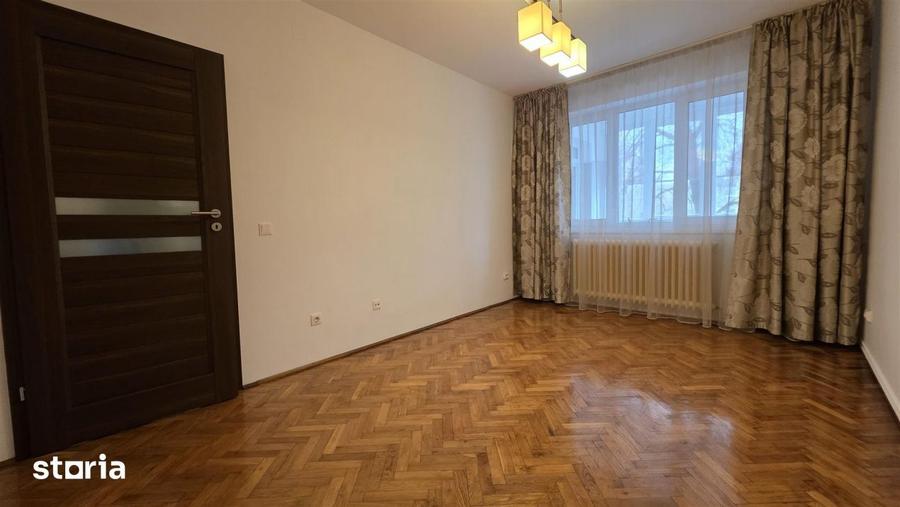 Apartament cu 3 camere decomandat, mobilat în Plopilor
