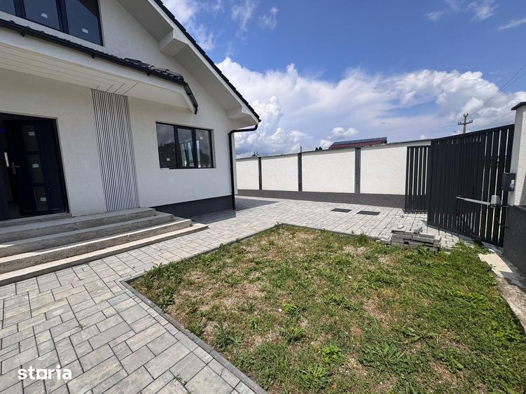 Casă cu 3 camere cu Teren 295 Mp în Cristian