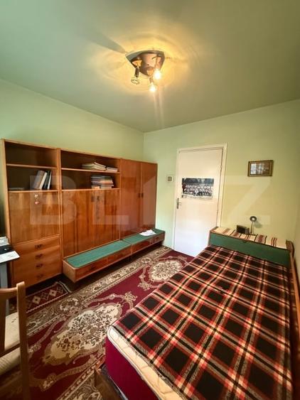 Apartament cu 3 camere semidecomandat, mobilat în Policlinica