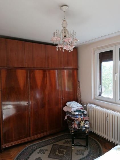 Apartament cu 3 camere semidecomandat în Obor