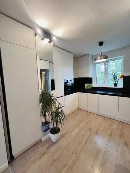 Apartament cu 3 camere semidecomandat în Parcul Circului