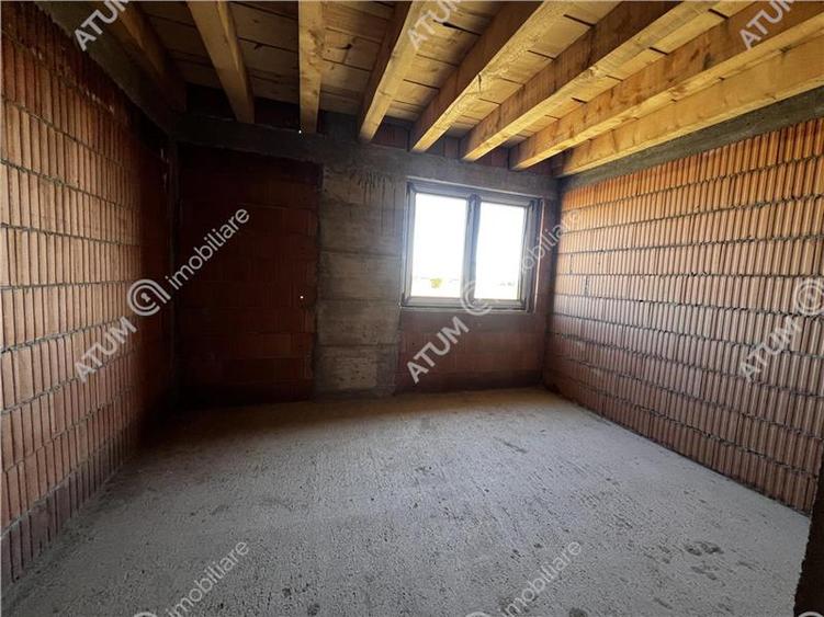 Duplex cu 4 camere cu Canalizare în Șura Mică