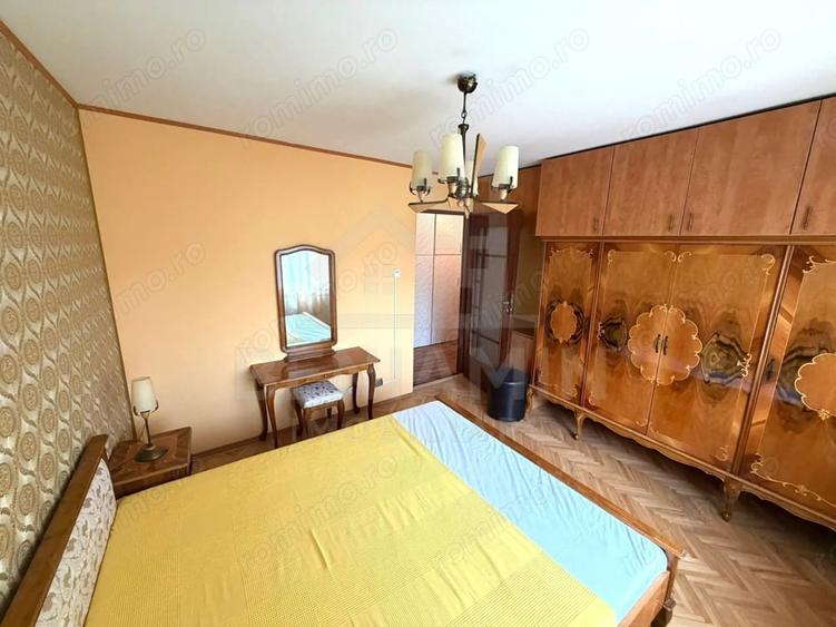 Apartament cu 4 camere decomandat în Central