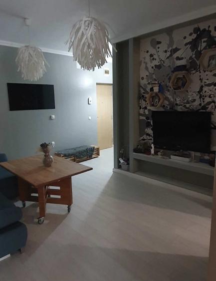 Apartament cu 3 camere semidecomandat în Florești — fotografia 1