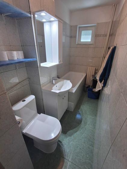 Apartament cu 3 camere semidecomandat în Tomis Nord