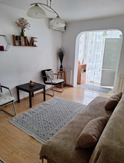 Apartament cu 3 camere decomandat în P-ța Doina