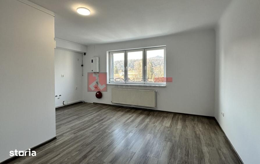 Spațiu comercial, de 884 mp, în Astra