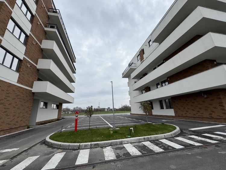 Apartament 3 camere vedere lac/ imobil nou/ comision 0 - 12