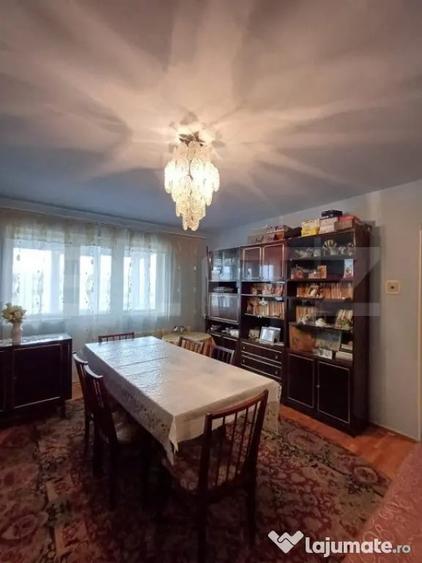 Apartament cu 3 camere decomandat în Turda