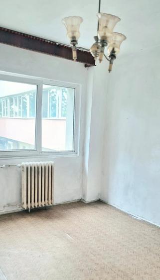 Apartament cu 3 camere semidecomandat în Lacul Tei