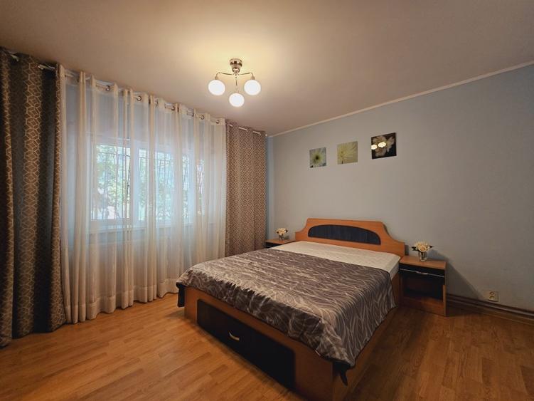 Apartament cu 3 camere semidecomandat, mobilat în Vitan Mall