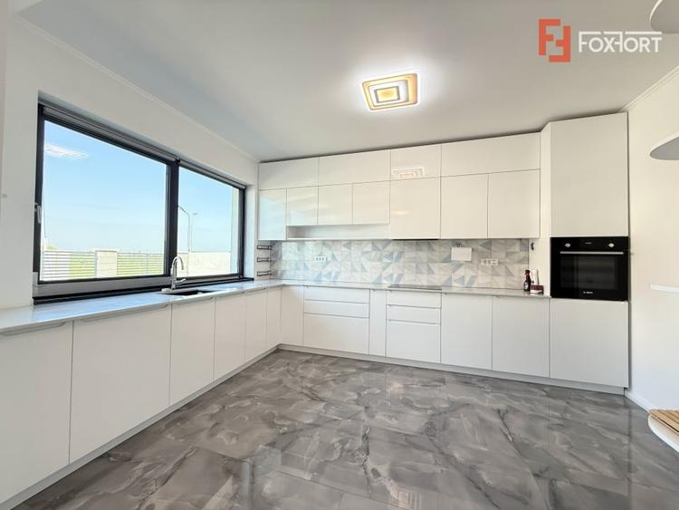 Casă individuală cu 5 camere cu Teren 1033 Mp în Săcălaz