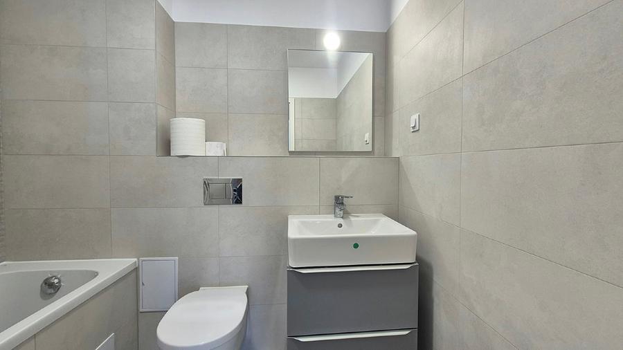 Apartament cu 3 camere decomandat în Tractorul