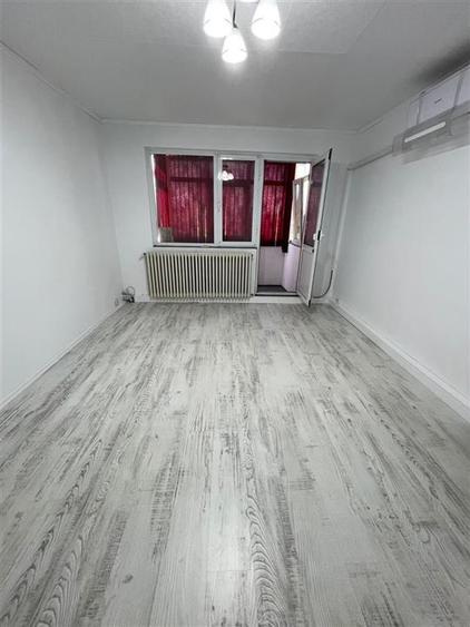 Apartament cu 2 camere semidecomandat în Podu Roș