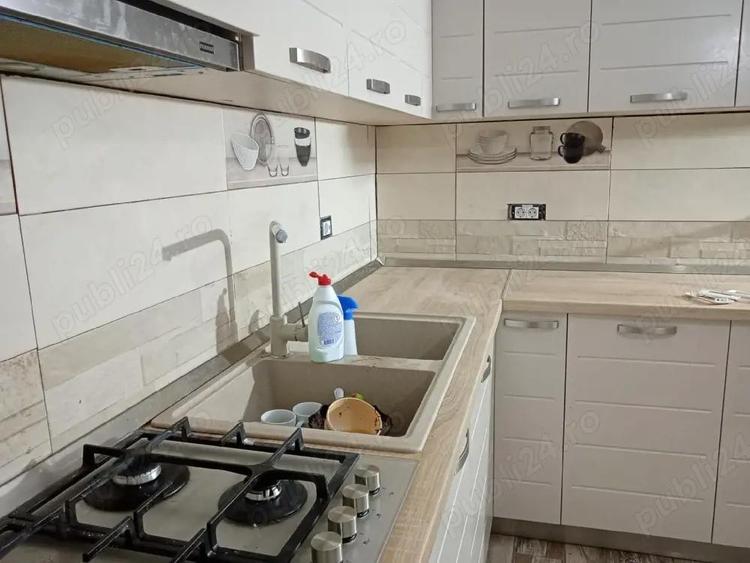Casă cu 3 camere cu Teren 2100 Mp în Central