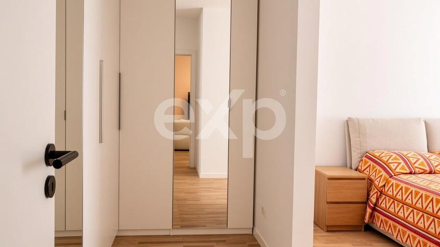 Apartament cu 2 camere semidecomandat, mobilat în Central