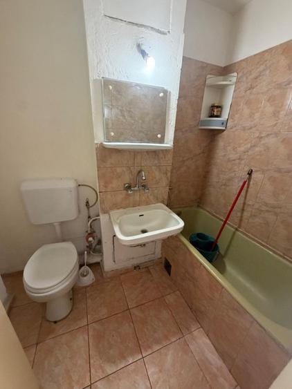 Garsonieră decomandată, mobilată în Rovine