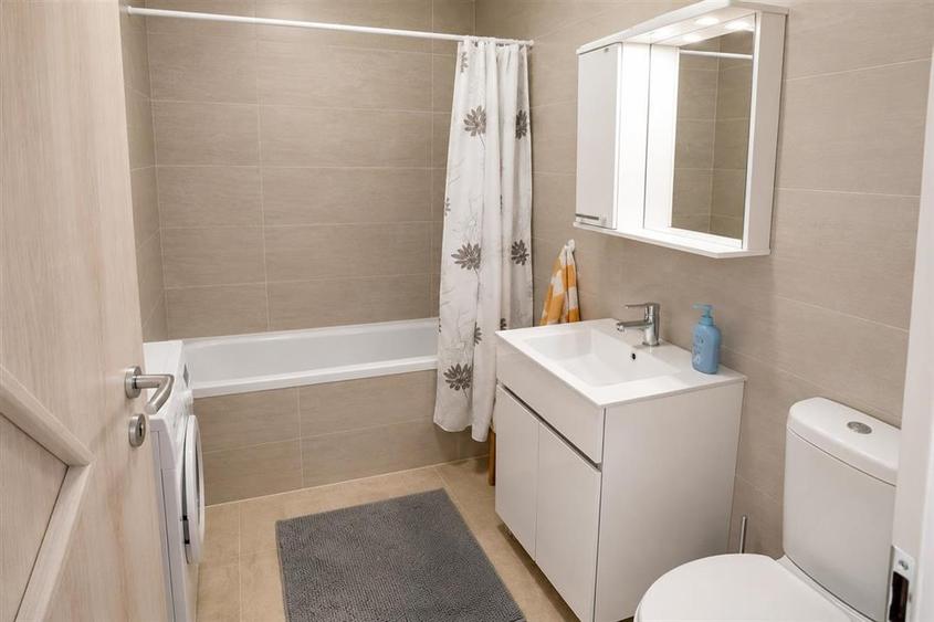 Apartament cu 2 camere semidecomandat în Turnișor
