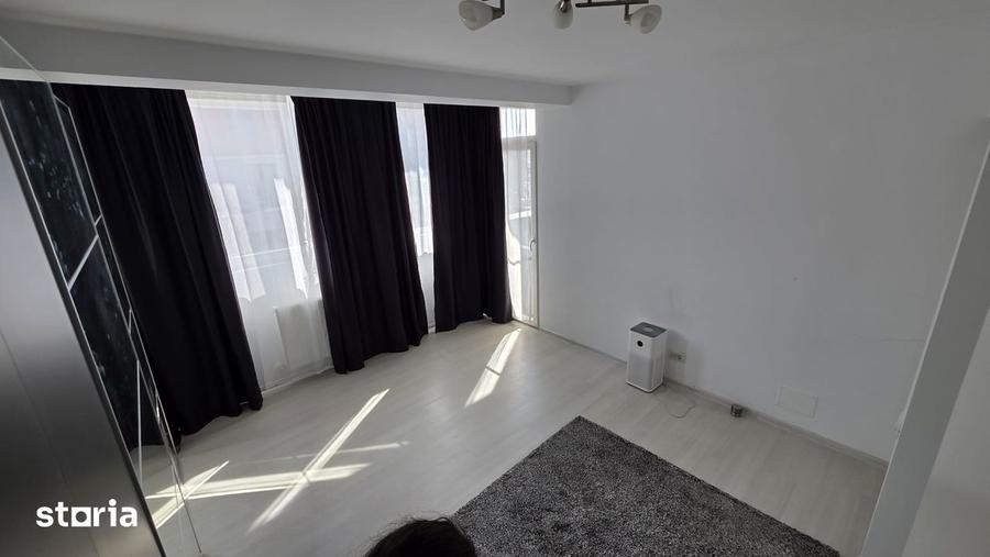 Casă cu 5 camere cu Teren 250 Mp în Central