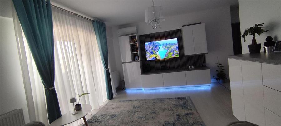 Apartament cu 2 camere decomandat în Vișani