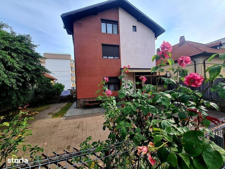 Casă cu 4 camere cu Teren 781 Mp în Central