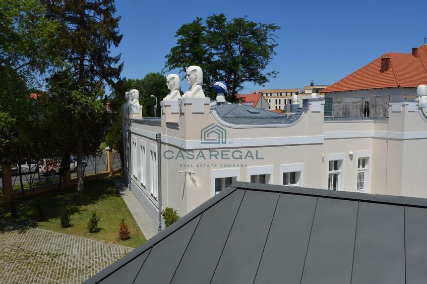 Casă individuală cu 20 camere cu Canalizare în Central