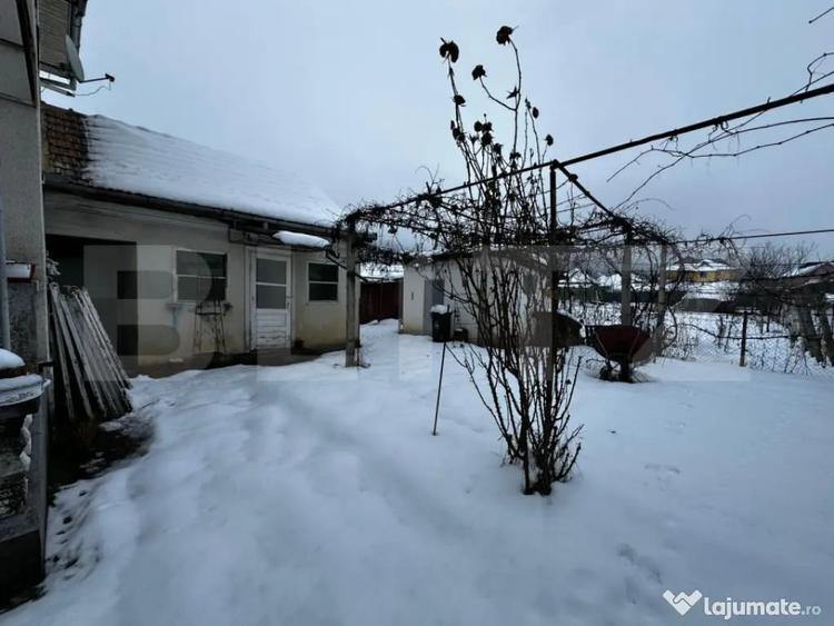 Casa cu 2 apartamente, 6 camere, teren 800 mp-ideal pensiune - 1